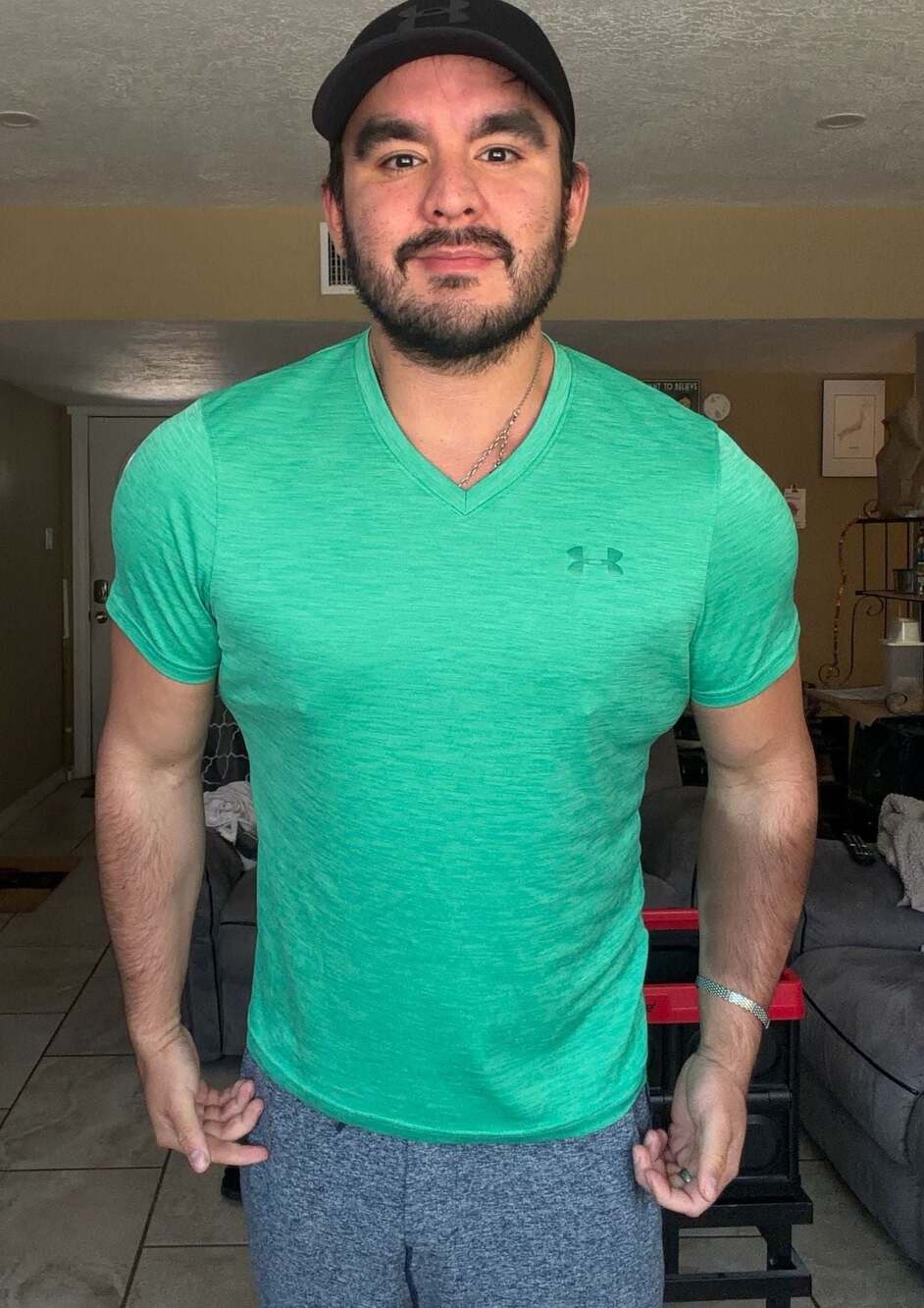 Under Armour HeatGear Loose V-Neck T-Shirt Green Size Small